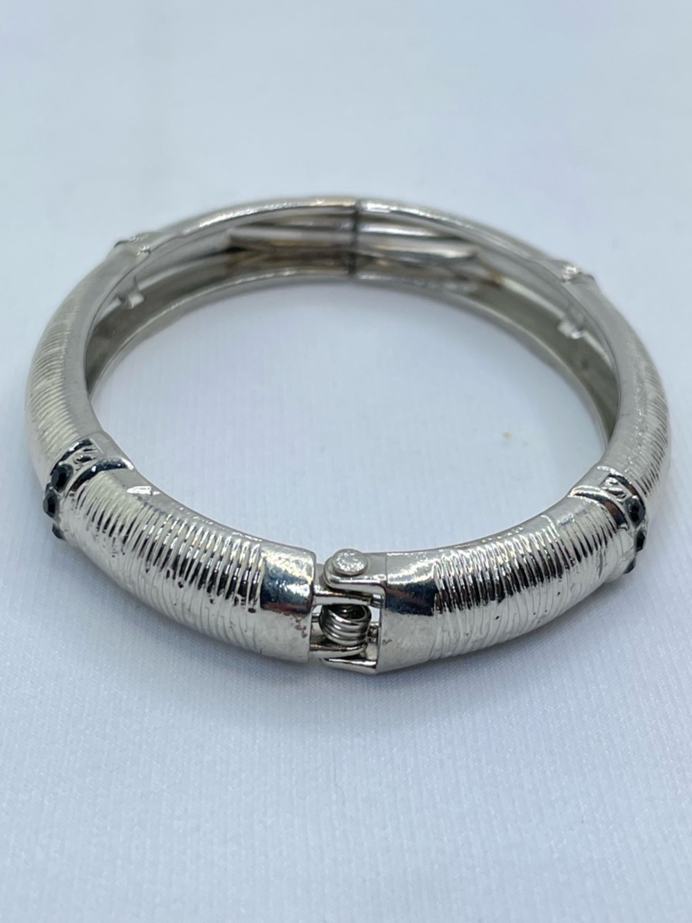 Silver Tone Hinged Bangle Bracelet Black Rhinestones Textured Modern - Picture 8 of 10